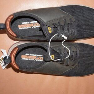NWT SKECHERS DELSON Sneakers Size 11 Classic Fit Memory Foam